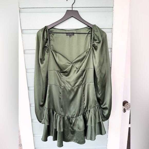 MAJORELLE revolve Etta Mini Dress Autumn Green Satin wedding puff sleeve fall - Picture 4 of 12